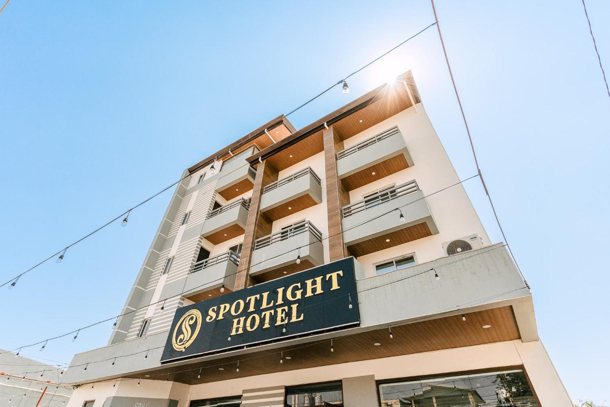 Spotlight Hotel Near Hundred Islands Wharf Alaminos Exterior photo